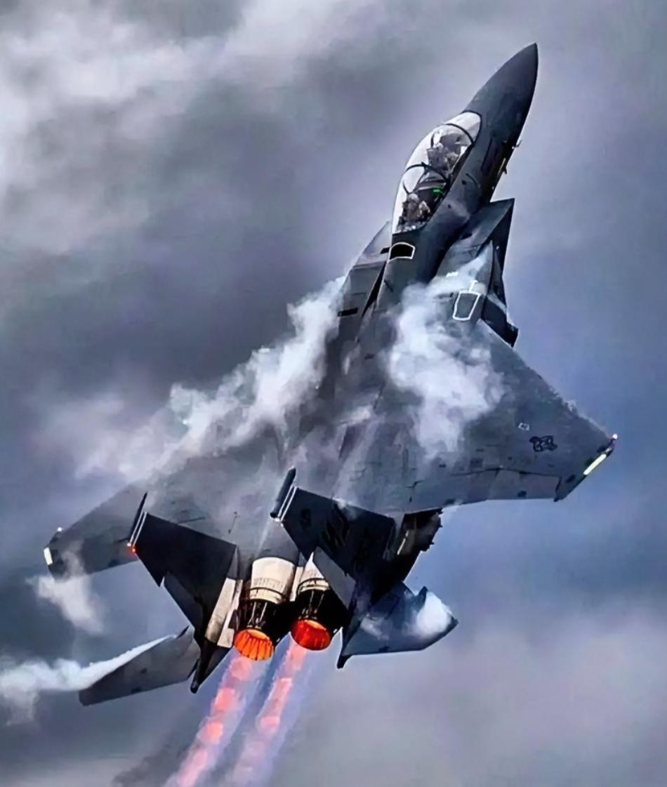 突发消息！美国第四架战斗机坠毁！刚刚，多家外媒发布快讯称，一架隶属于美军的 F1