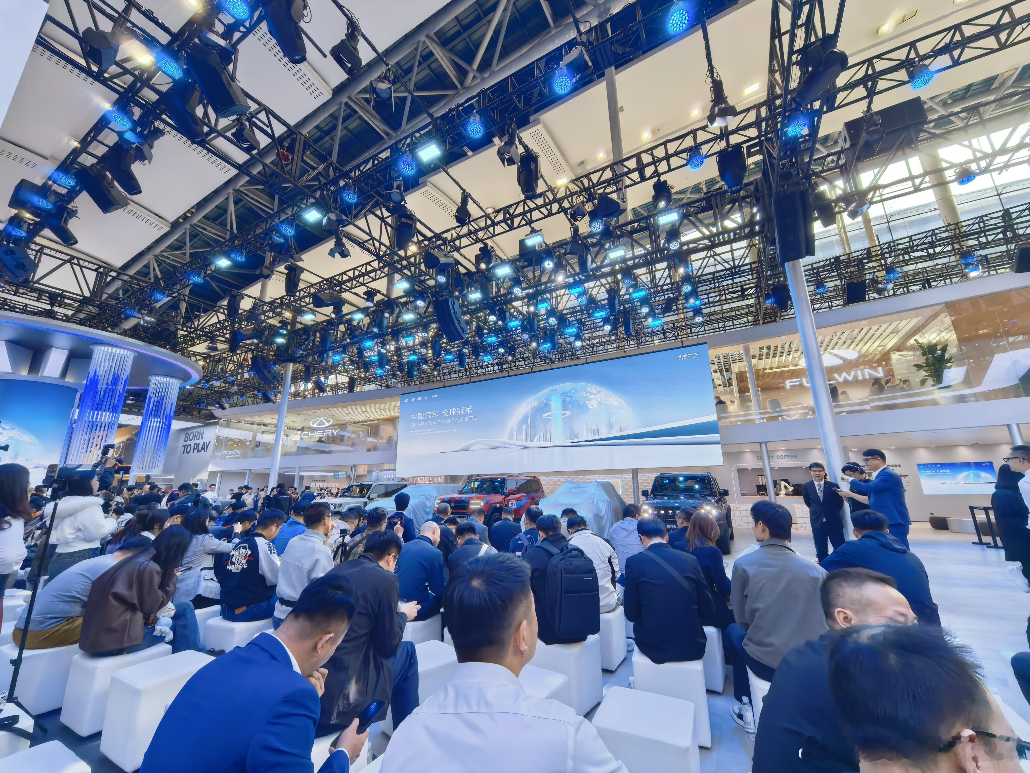 第一天的第一场媒体发布会，就在奇瑞联合展台，据说中午会管饭，但中午估计是没时间吃