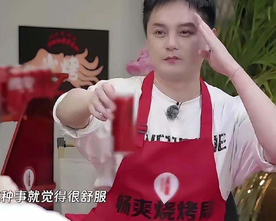 付辛博曾被副导演翻白眼，被鄙视了几个月那还是他第一次拍戏，副导演故意坐很近，说：