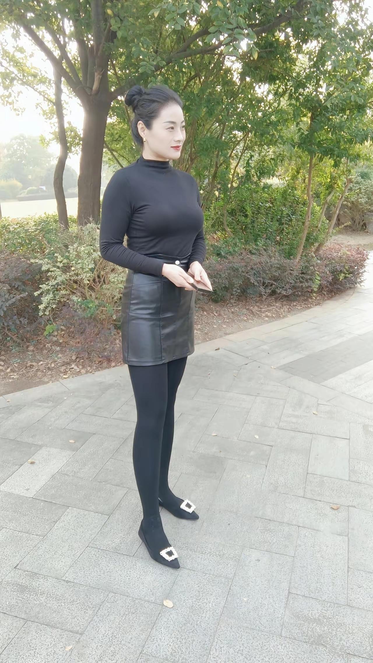 黑丝的诱惑黑丝美腿高跟鞋黑裙丝袜写真  性感黑丝美女