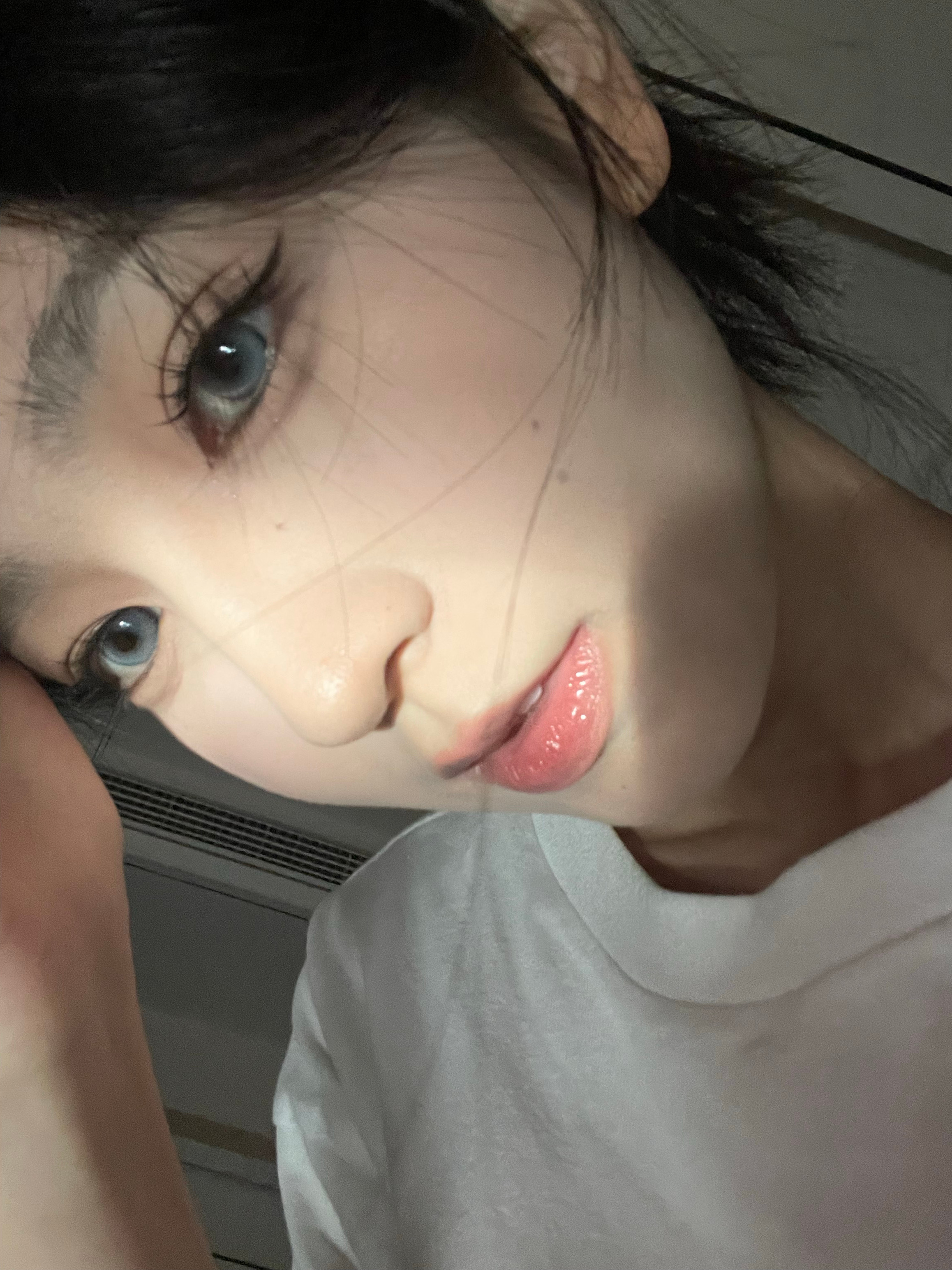 家人们蓝色美瞳太好看了就是太不日常上班戴老板会觉得我白内障了 ​​​