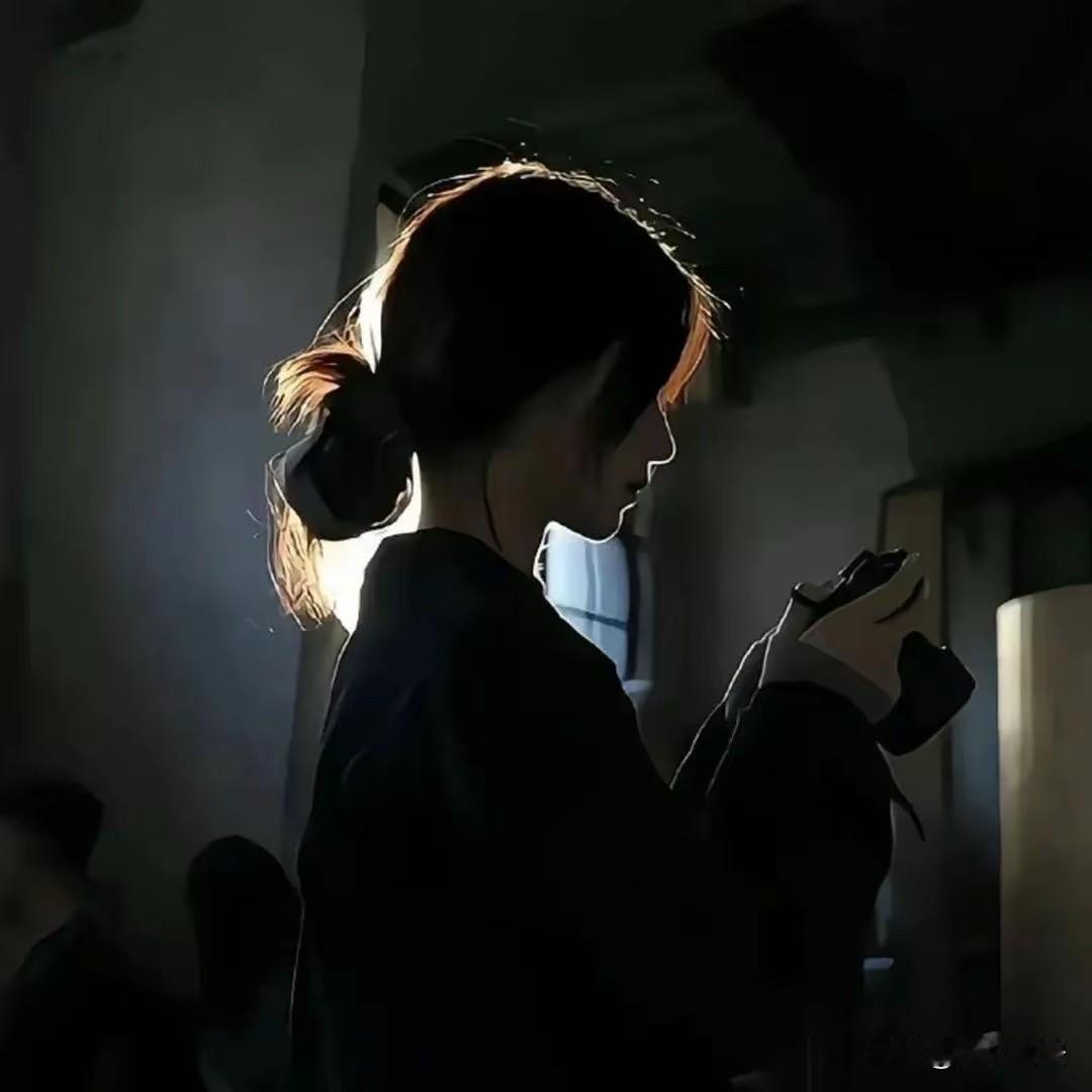 上班要有的心眼子：

第一：不和同事交朋友，
知人知面不知心。

第二：同事让你