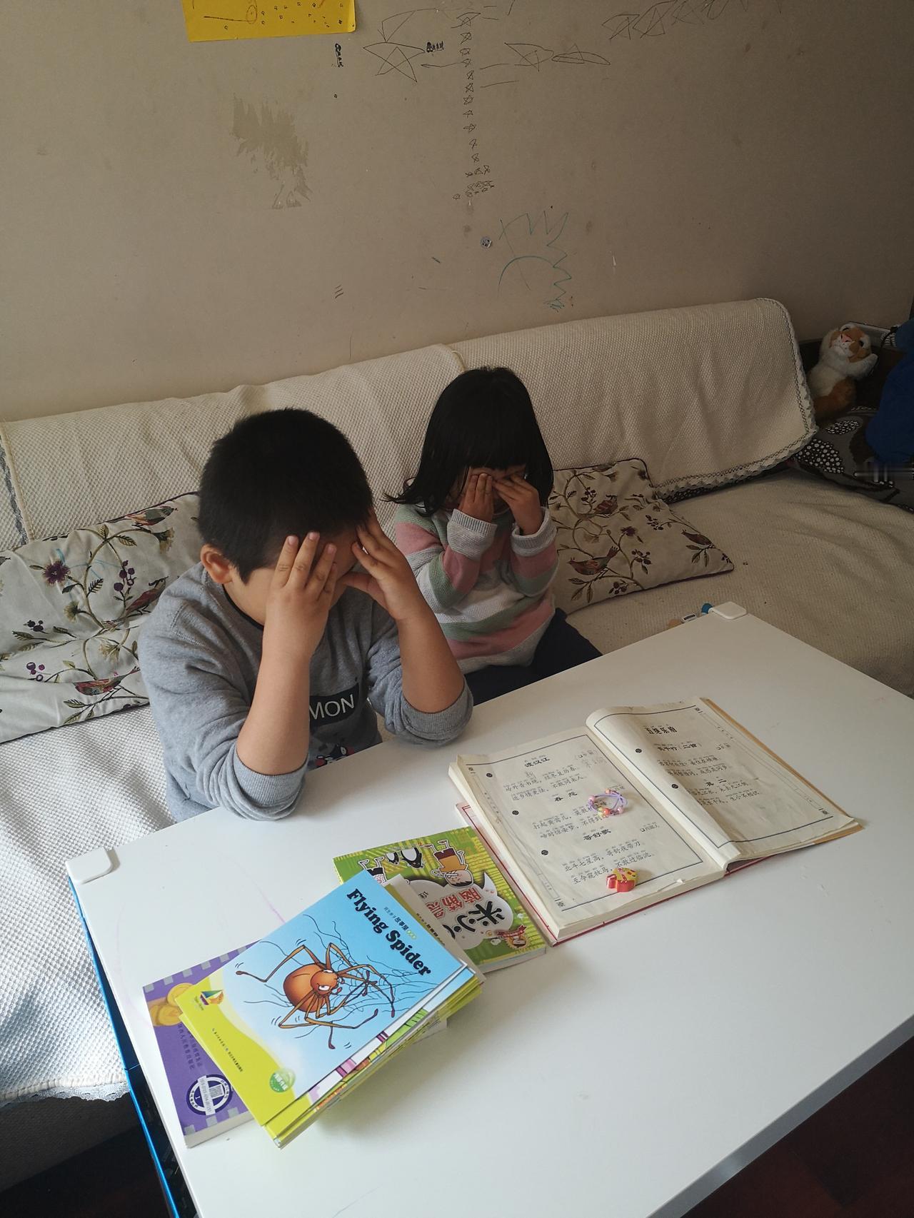 老了最好的归宿就是团孩子。我们退休后就一直在深圳带孙子。老家只剩归途，兄弟姐妹一