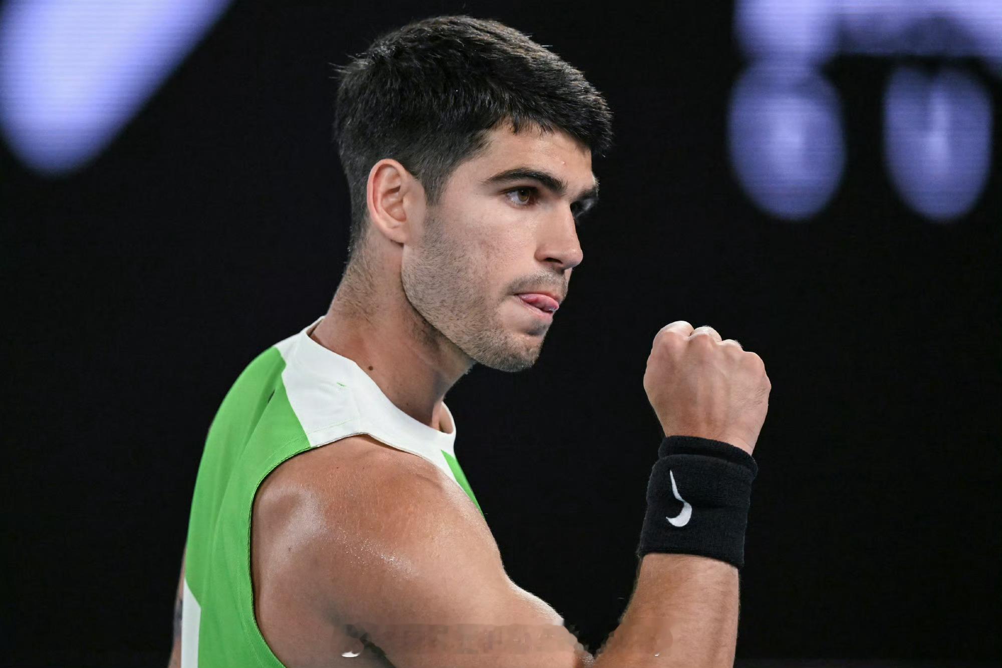 阿尔卡拉斯强势晋级澳网次轮🔥澳网2026 男单首轮，世界第一阿尔卡拉斯以6-3