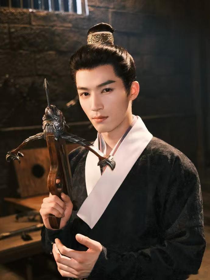 谁家男女主在坟前告白 王星越徐若晗新剧坟前告白 打破常规的告白名场面，坎坷又深情