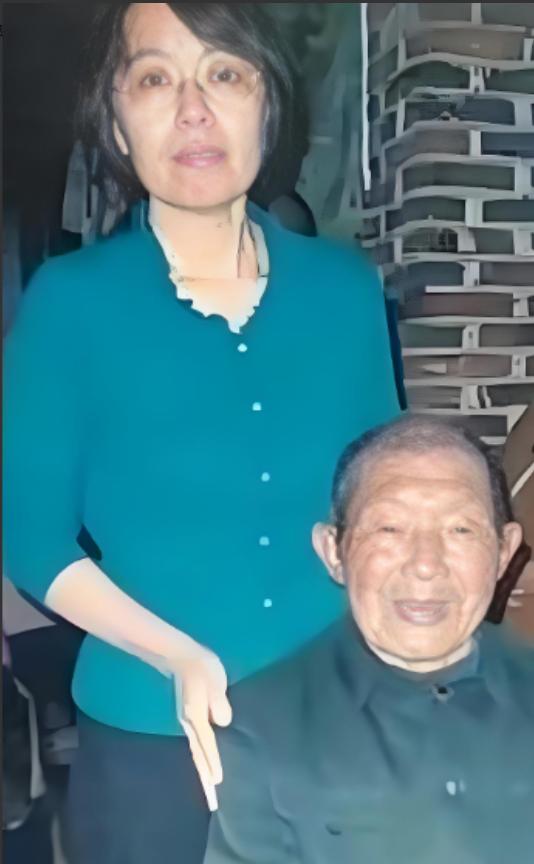 1979 年，台湾老兵瞒着妻儿寄钱给大陆的原配，没想到，原配居然跟以前的下属 “