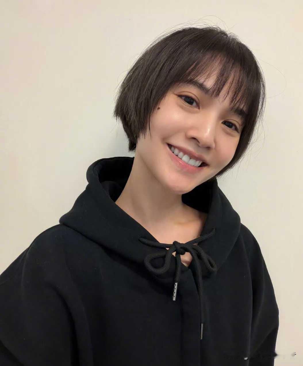 李荣浩会不会后悔娶了杨丞琳，杨丞琳老的太快了，竟然还剪了短发，看起来真的不年轻了