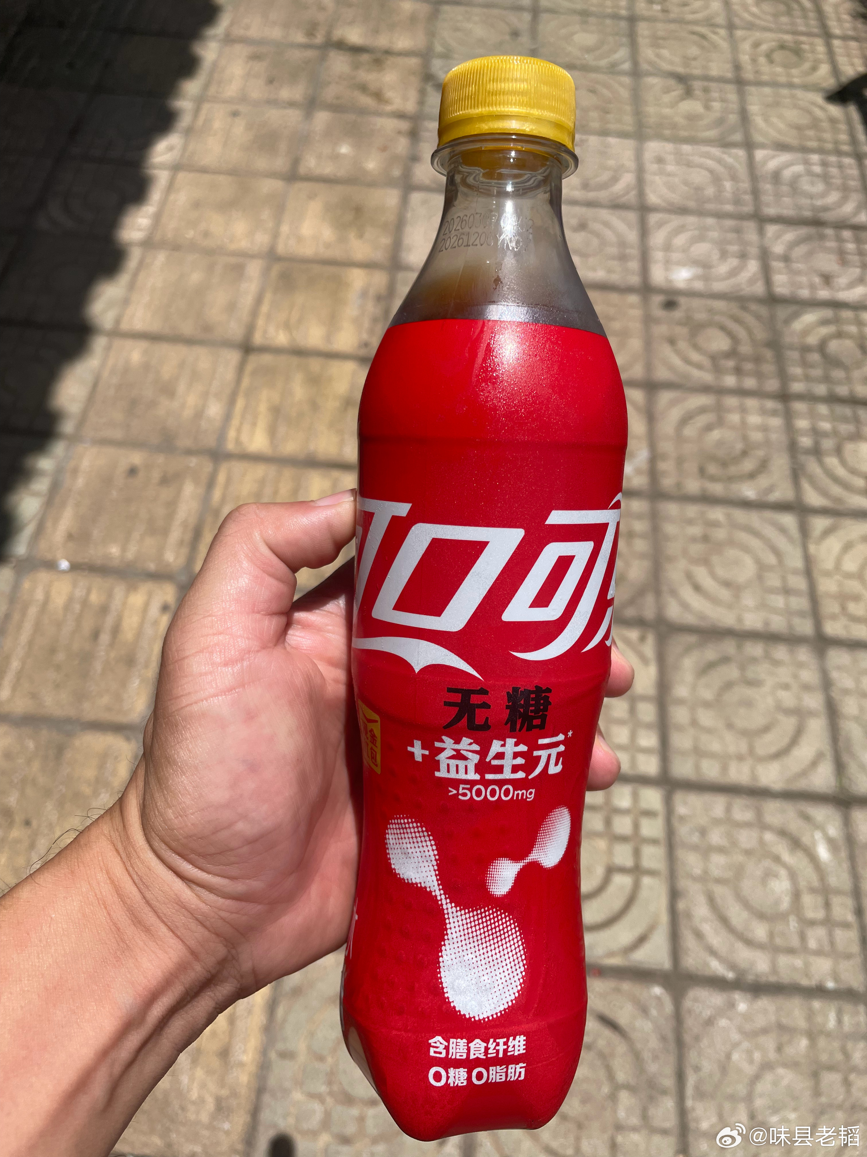 在村里超市买了一瓶可乐，这山寨的包装确定她是正经可乐么 曲靖