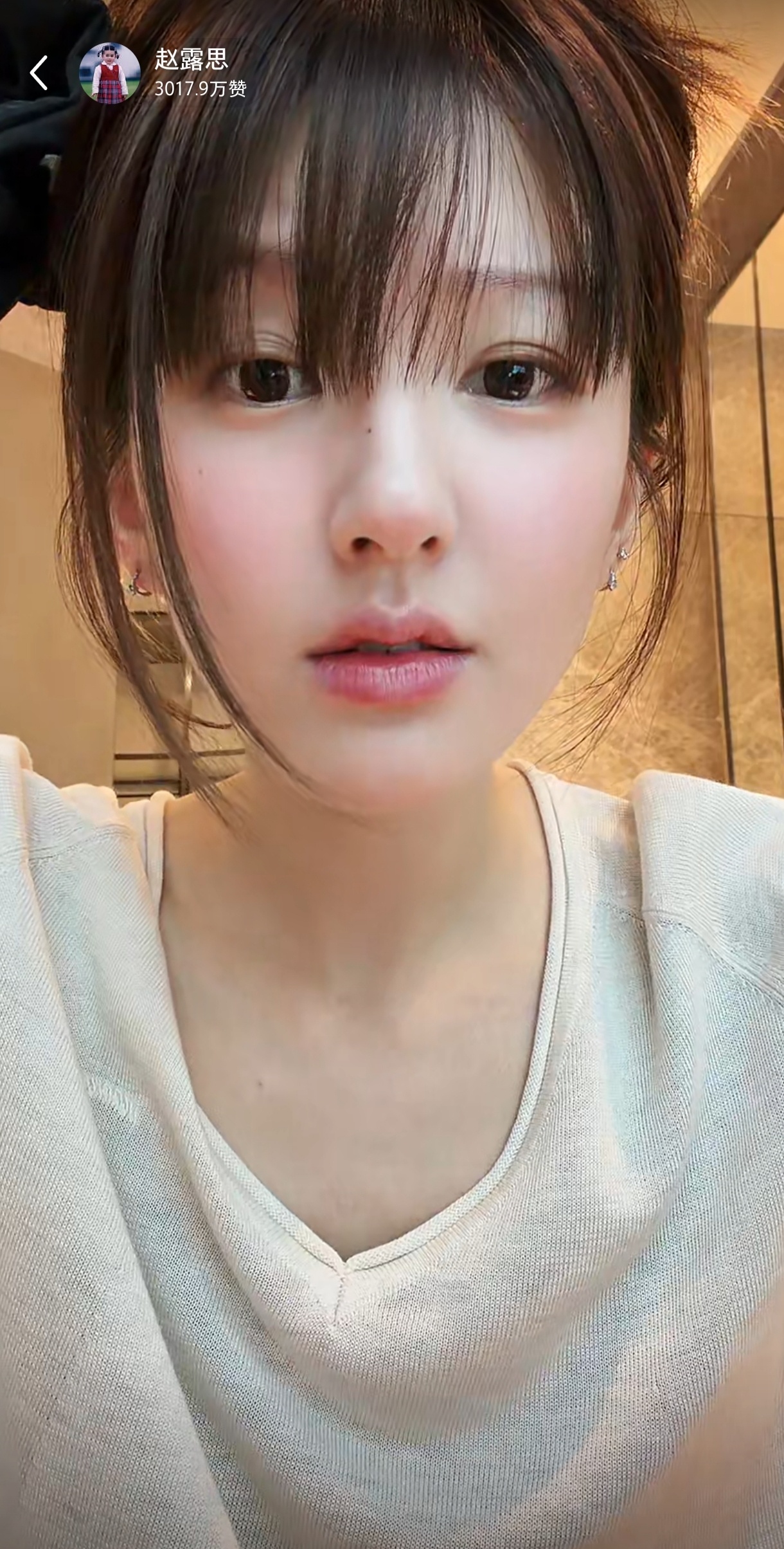 宝宝说晚上去开会，会尽量解决粉丝的意见。赵露思从来不是和粉丝对着干的人从来没说过