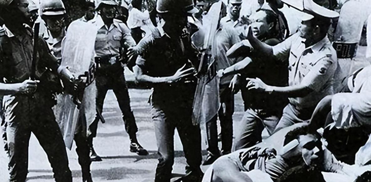 1998年数万华人遭屠杀，中国为何没出兵？26年后答案让人沉默！！

1998年