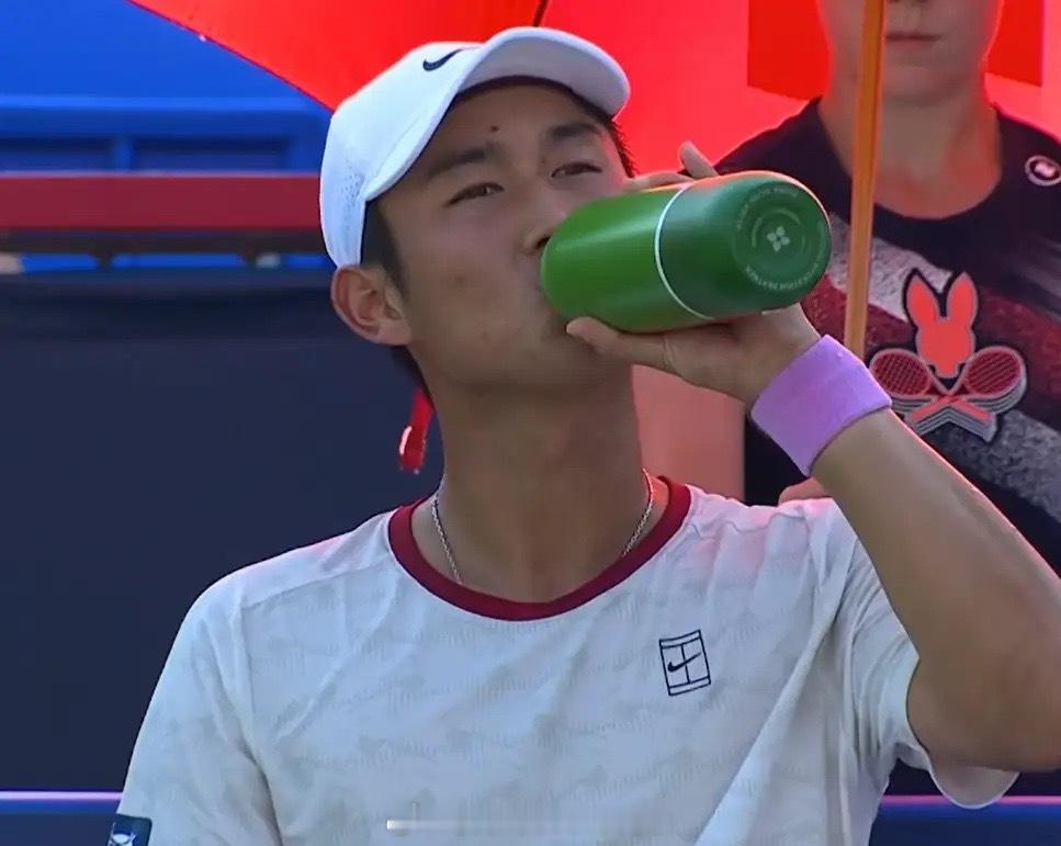 ATP爆大冷！中国天才少年2-1爆大冷10号种子 狂救赛点 创造国家历史奇迹发生