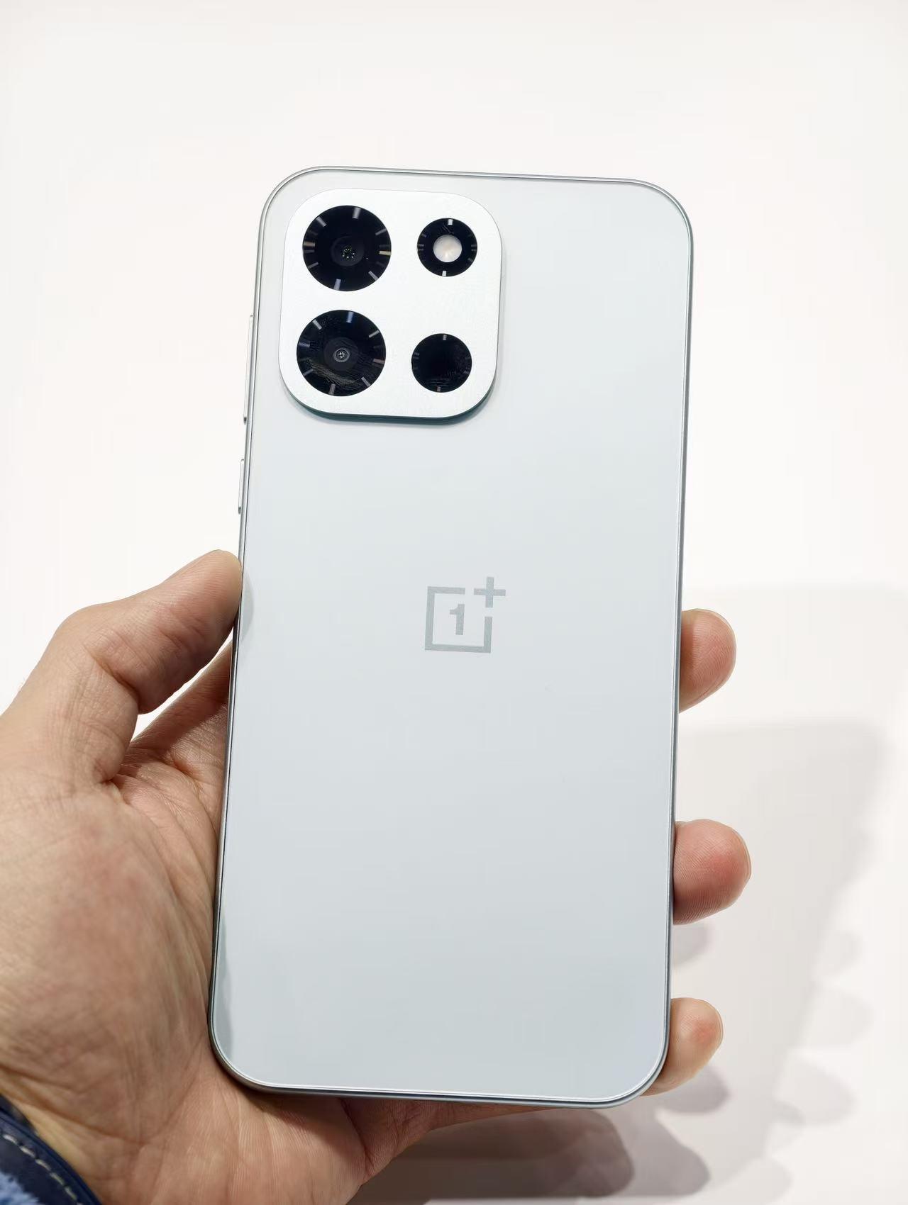 Gartner：2026年全球个人电脑出货量预计将下滑10.4%，智能手机出货量