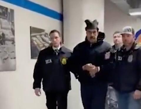 虽然世界一直在变，但是各民族底蕴还是不变的。有的努力，哪怕跌倒受伤还会顽强站起来