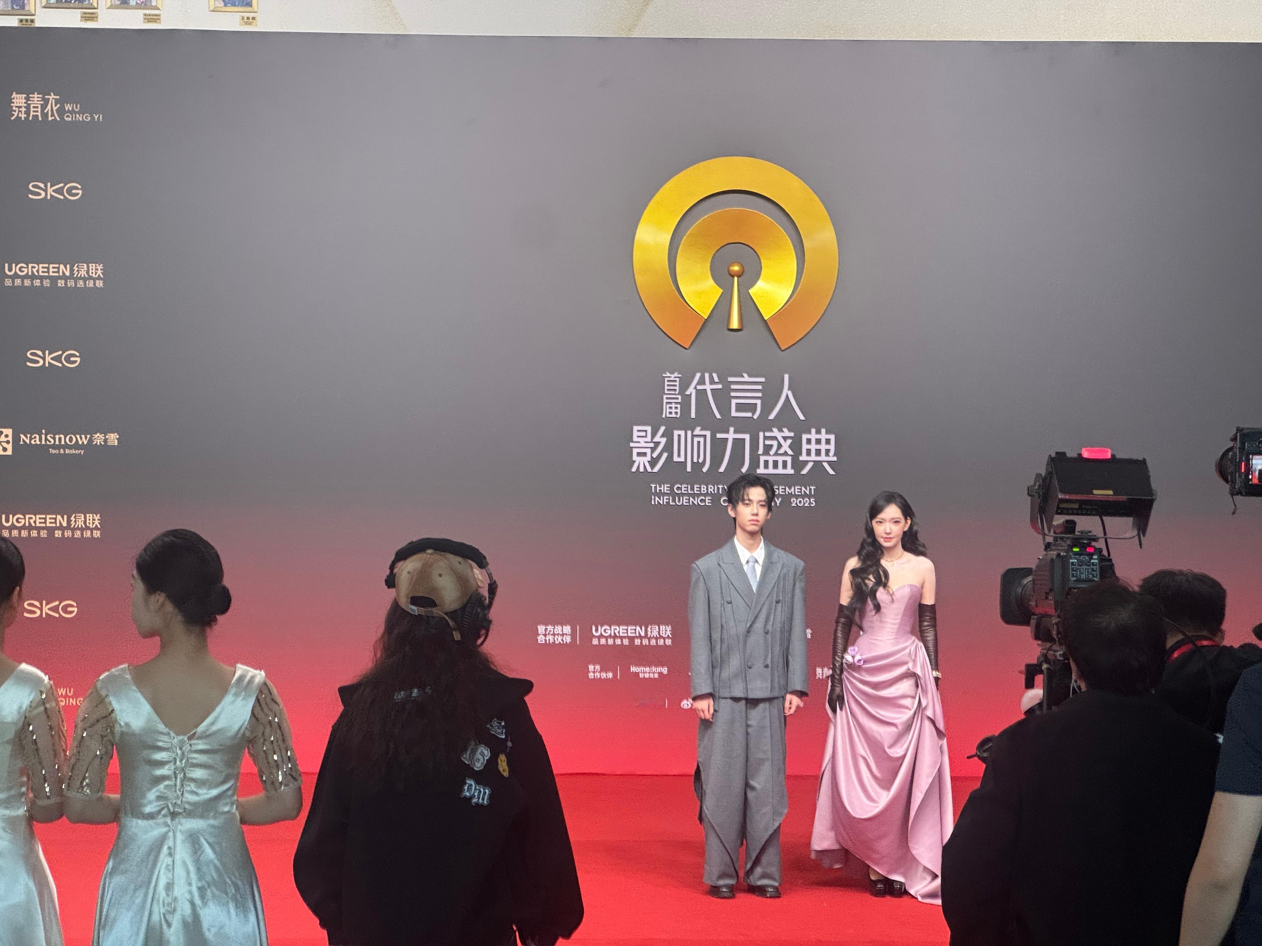 首届代言人影响力盛典卢昱晓程潇红毯生图 真实力无需修饰！卢昱晓程潇生图状态满分，