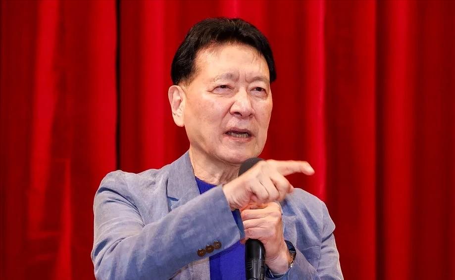 赵少康生气了，大言不惭，如果我变绿，国民党就不要选了。
赵少康10月28日上午在