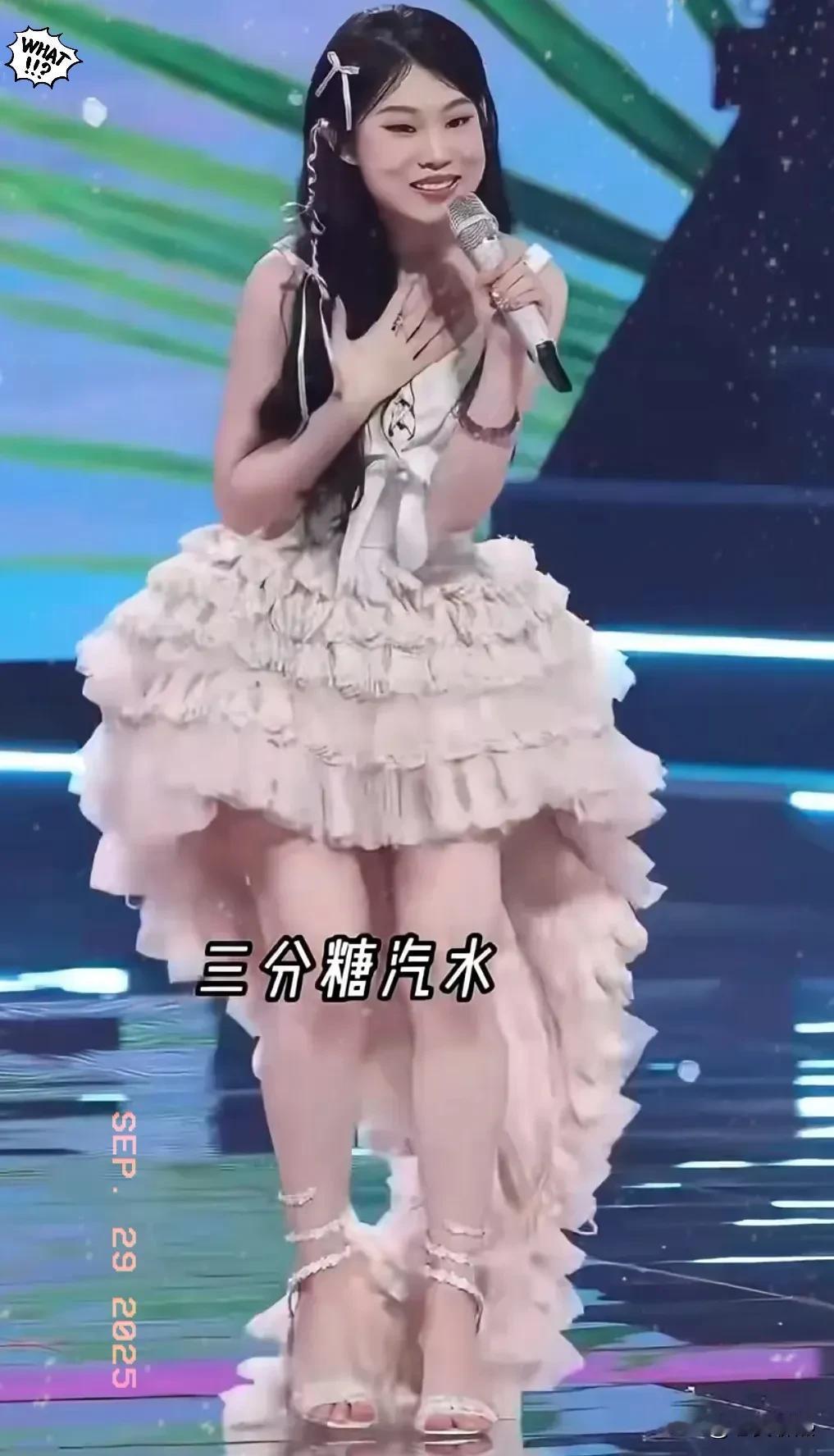 我特意问了音乐专业的朋友，我说：昨晚大湾区晚会沈佳润真的表现很差吗！
 
学音乐
