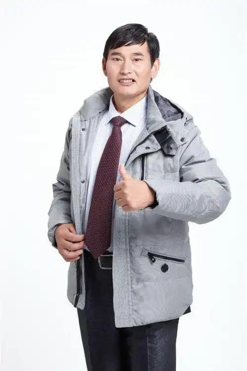 在近期的线下专访里，朱之文聊起儿子朱单伟的再婚，语气里满是历经风波后的踏实与欣慰