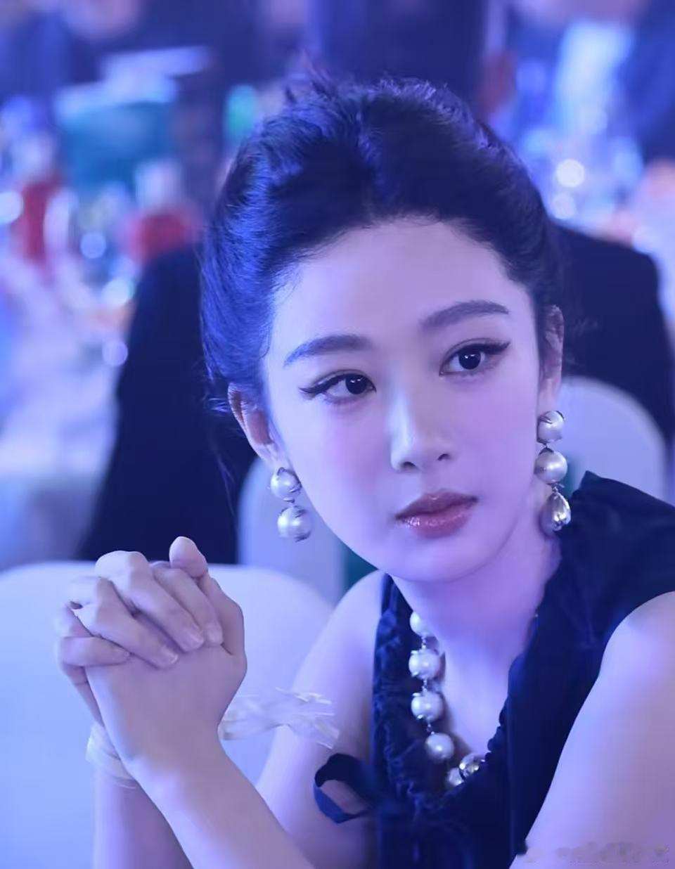白玉兰晚宴上的杨紫白玉兰晚宴上的杨紫好美！白玉兰提名晚宴上的杨紫白玉兰提名晚宴