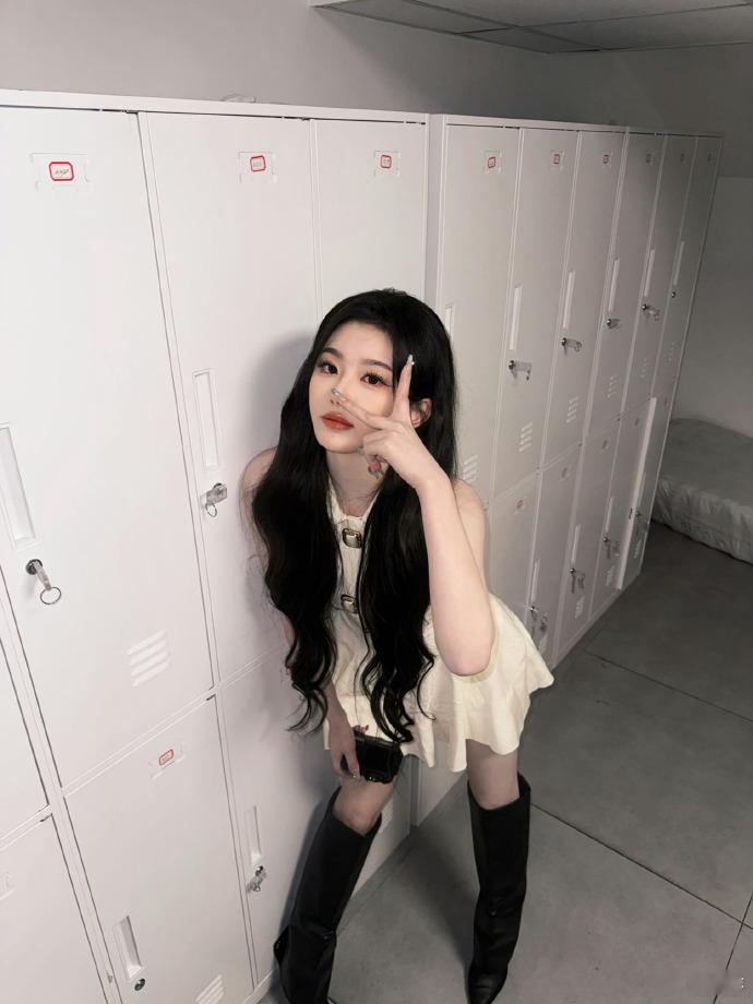 孔雪儿现在越来越美了，也在低调拍戏中，加油雪儿曝孔雪儿以前爱谈恋爱