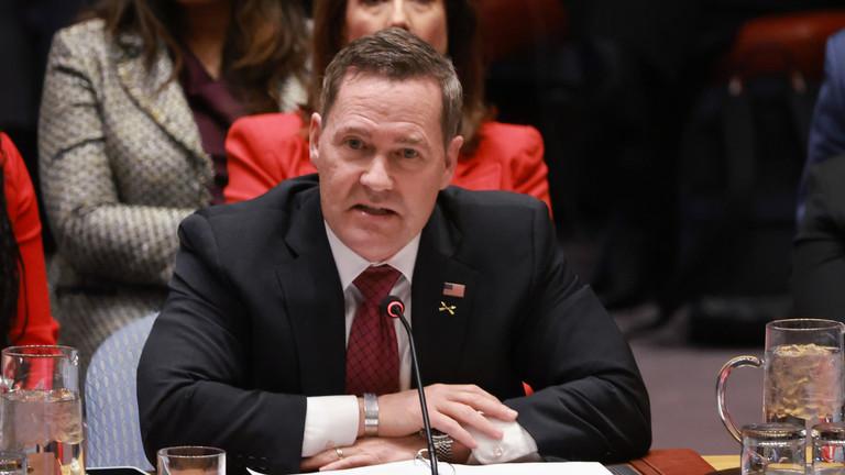 美国驻联合国特使迈克·沃尔茨表示，美国总统特朗普威胁摧毁伊朗的核电站和桥梁“完全