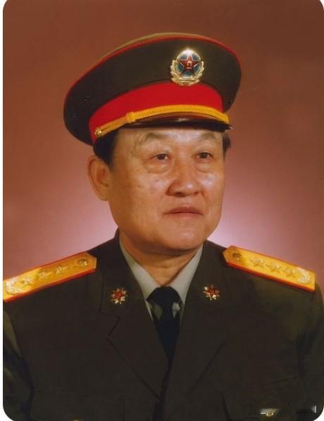 他是1994年晋升上将。8岁参加革命，‌一生经历200余次战役战斗，6次身负重伤