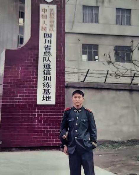 2006年，3名壮汉挟持一名18岁女学生，途中，女学生求助同车的武警战士，谁知，