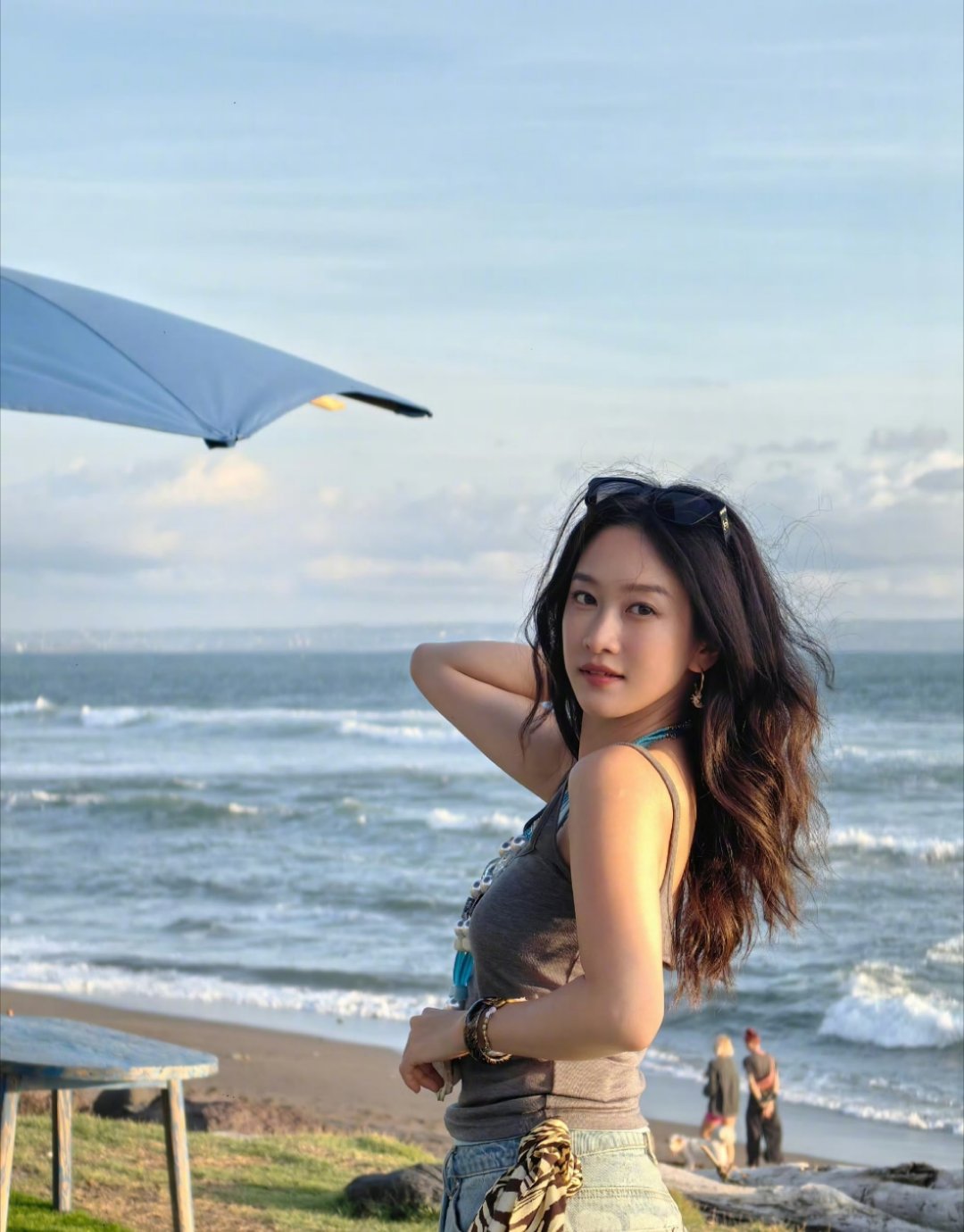眼睛瞪那么大是不是很美味[doge]刘美含 咋滴了这是 姐姐要注意身体啊[拜托]