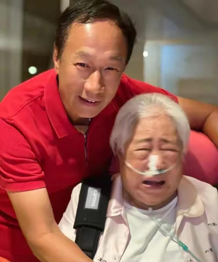 郎咸平说，“越是社会层次高的家庭，越孝敬父母，而社会层次低的家庭，往往都对父母不