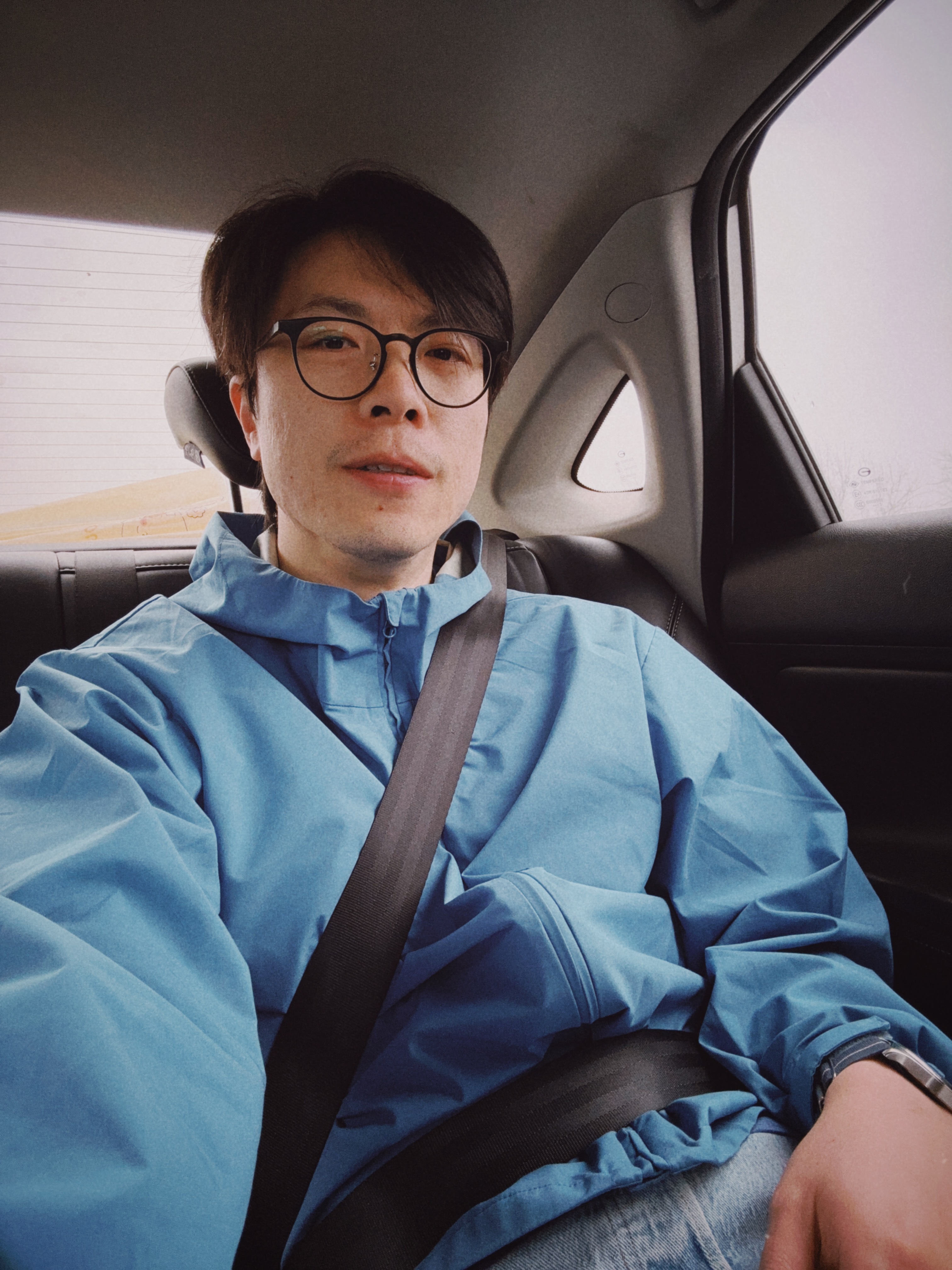 早！今天落地后，机场会有一台！会有一台！究极魅车等着我！伴我几日！我选了拂晓灰！