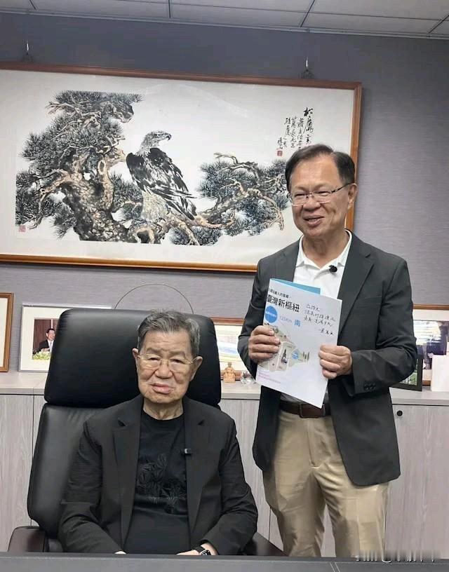 改换门庭？国民党大佬萧万长为民众党候选人站台，萧万长曾与连战搭当参与，又与马英九