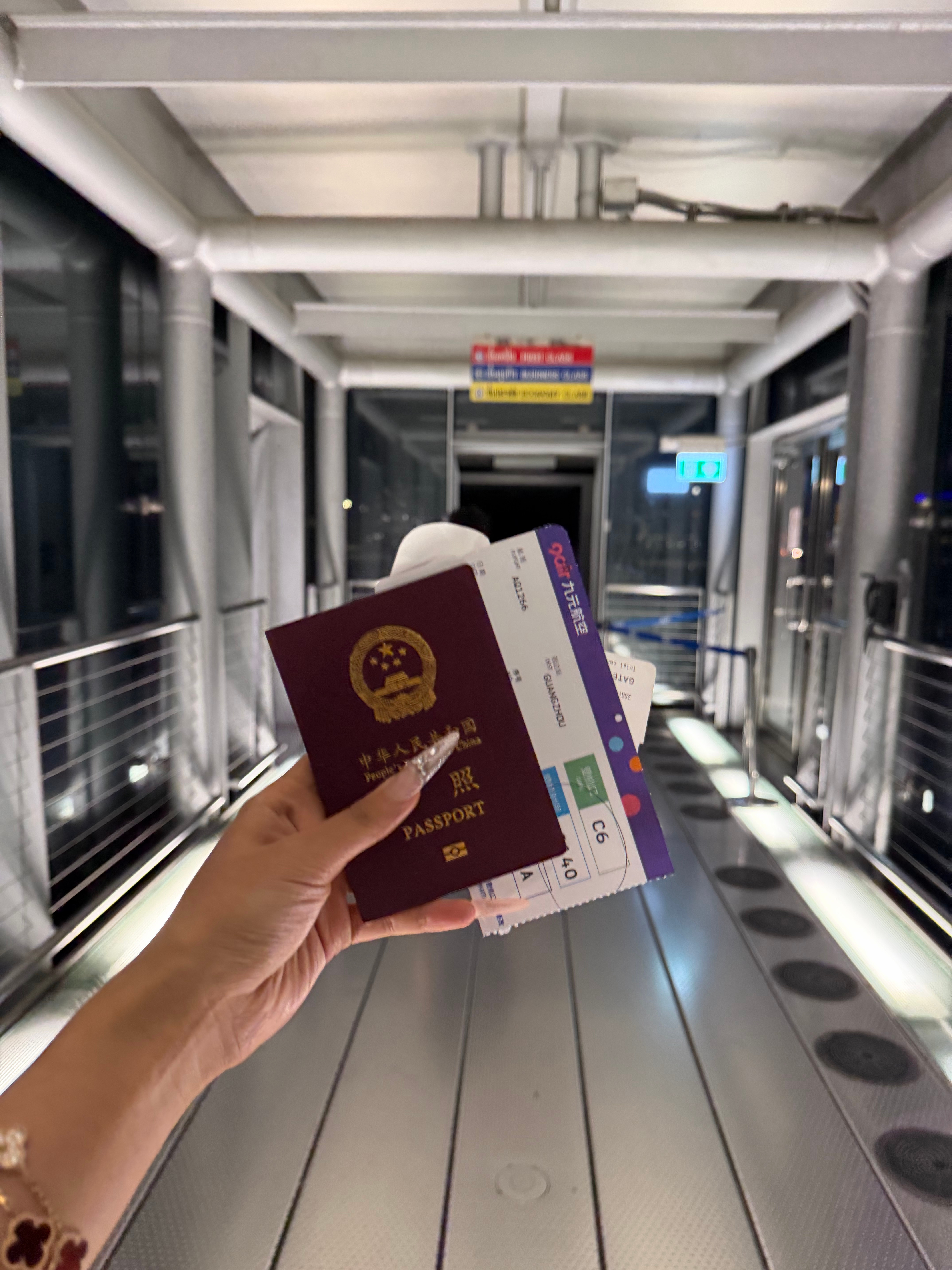 晚上还在普吉岛早上六点到广州八点准时出现在附一开始牛马值班干不死我 