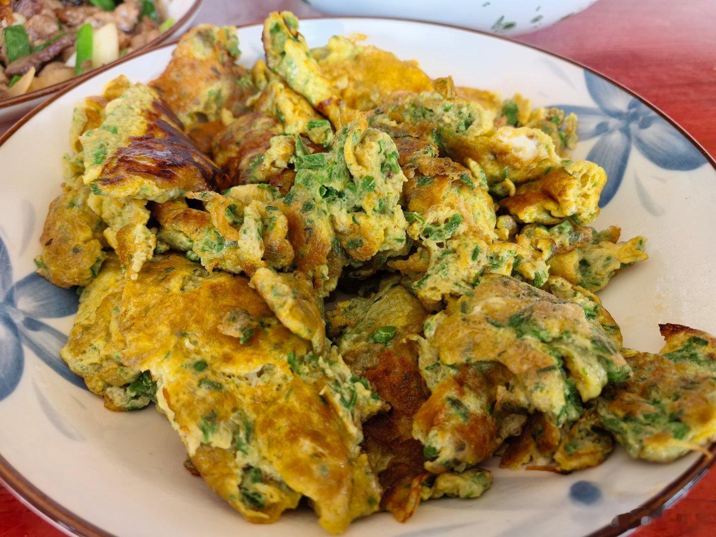 臭菜是今天很惊喜的食物。吃后特意去屋后看了它的样子，真美。我又提出老问题：广州能
