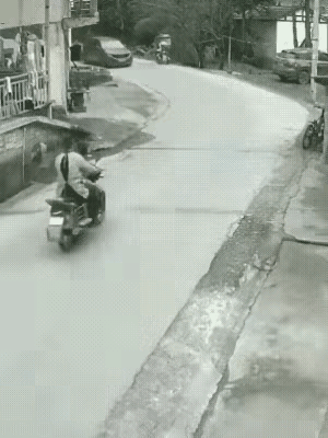 为啥不靠右侧通行，害人又害己。