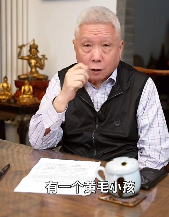 [酸]顶着一头黄毛，皮肤被烈日晒得黝黑，这个在瓜地里搬西瓜的少年，写下一篇命题作