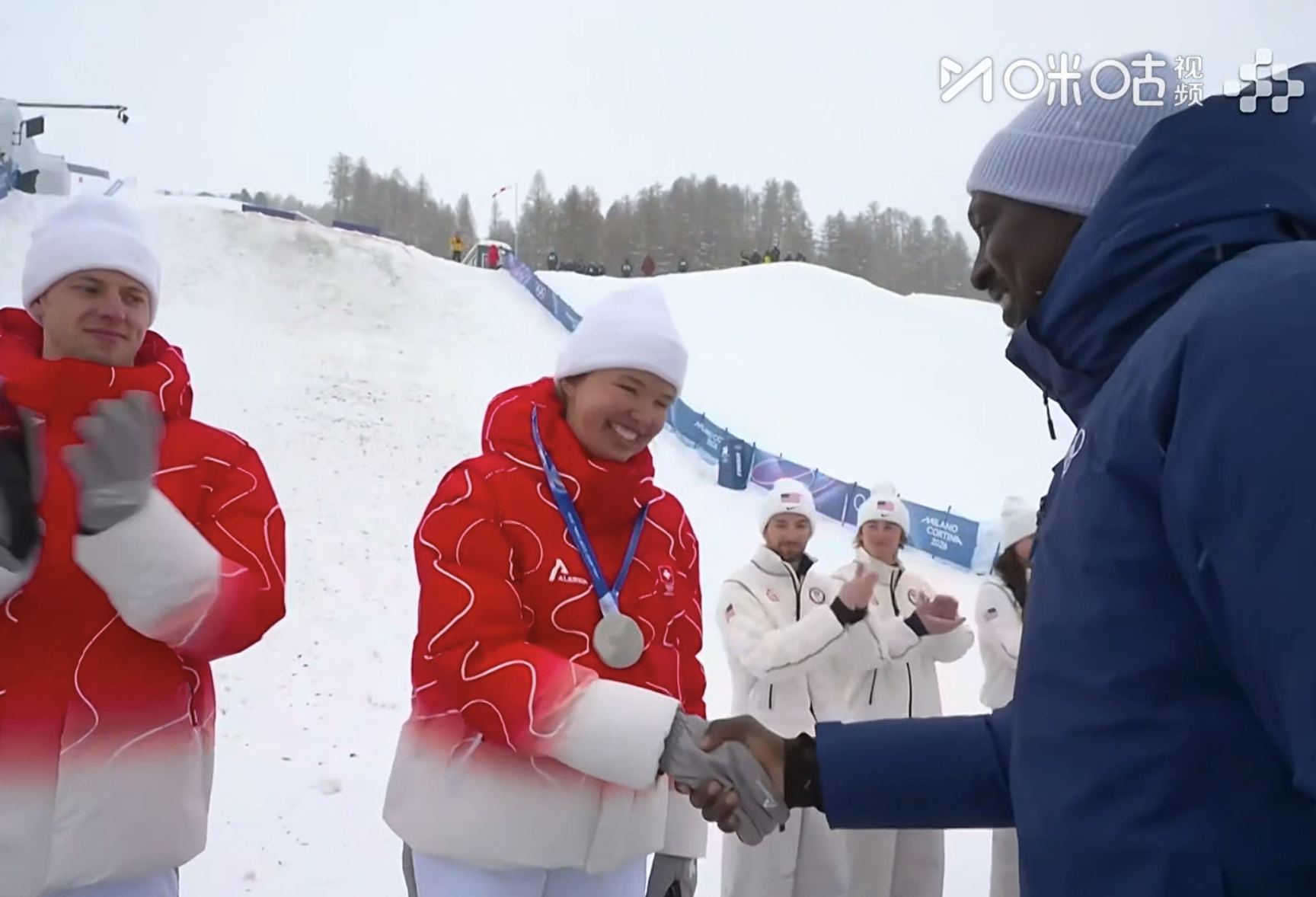 瑞士女选手笑的嘴合不上