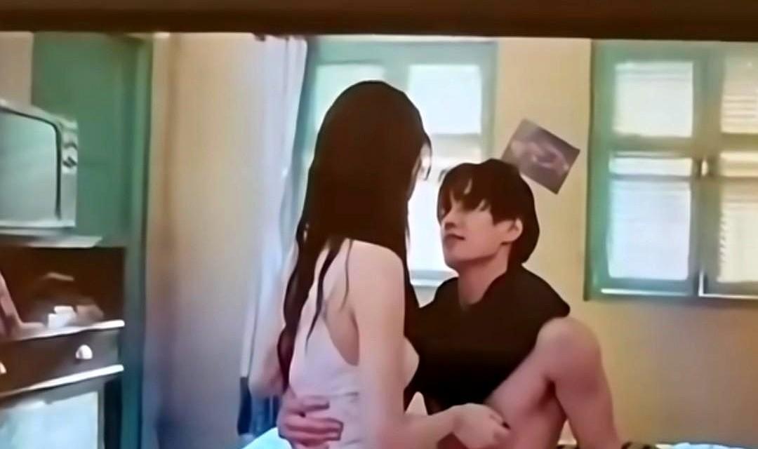 你以为《双轨》靠什么赢下8.2分？
不是那段亲密戏，是亲密戏背后那笔账。
剧组砸