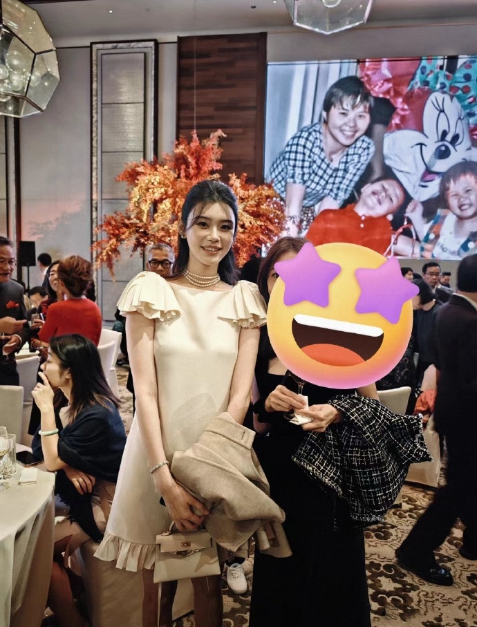 奚梦瑶参加豪门婚礼  奚梦瑶和婆婆梁安琪参加豪门婚礼，现在梁安琪也越来越重视儿媳