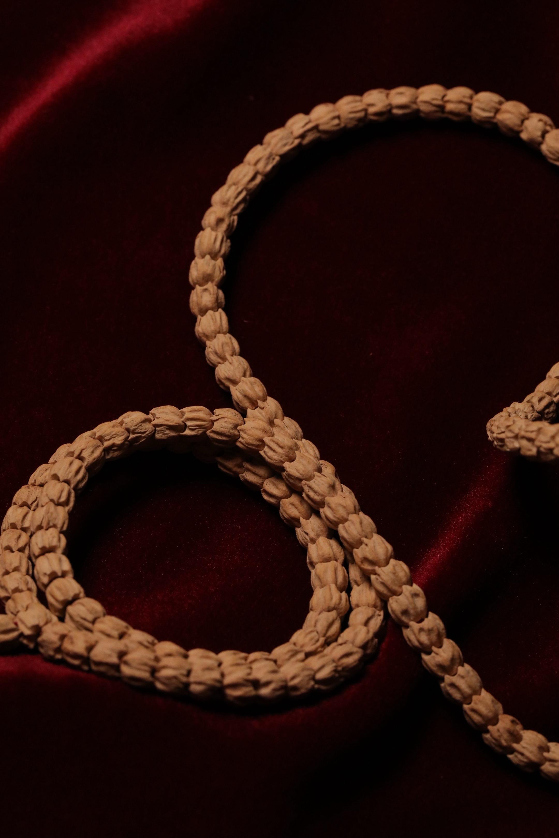 喜欢天花板的龙爪吗？  天花板的皮质、密度、工艺，这个纹路有没有狂到你心里？