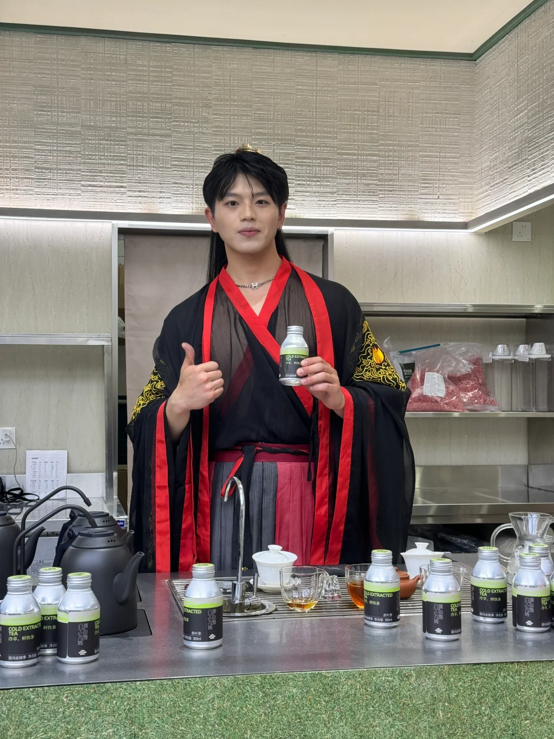 这嘴角，是真的比AK还难压呀‼️（斯哈斯哈…