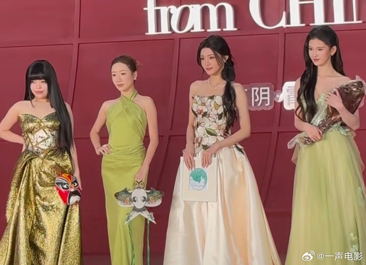 我不是npc芭莎盛典红毯我不是npc芭莎红毯 《我不是npc》芭莎盛典红毯～魏笑