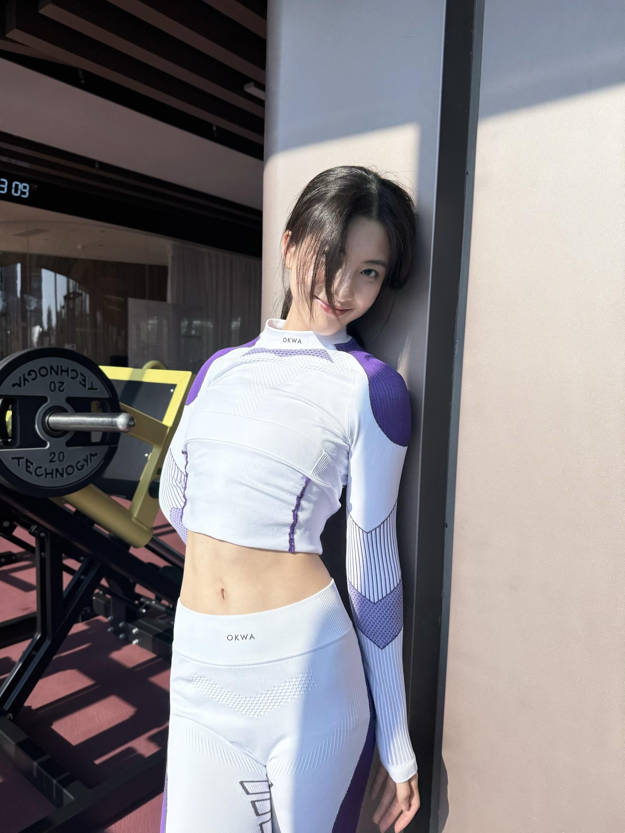 被问爆的滑雪健身两穿服！白紫配色好喜欢 白+淡紫的撞色也太戳我审美了！...