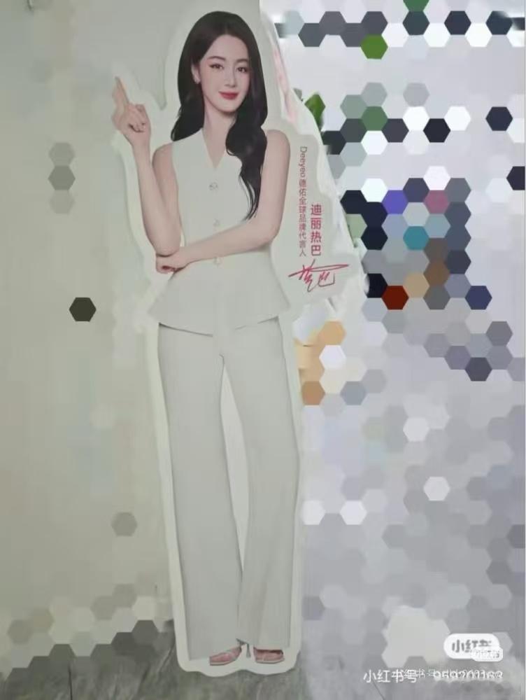 商业价值top女王 又一个全球代言 