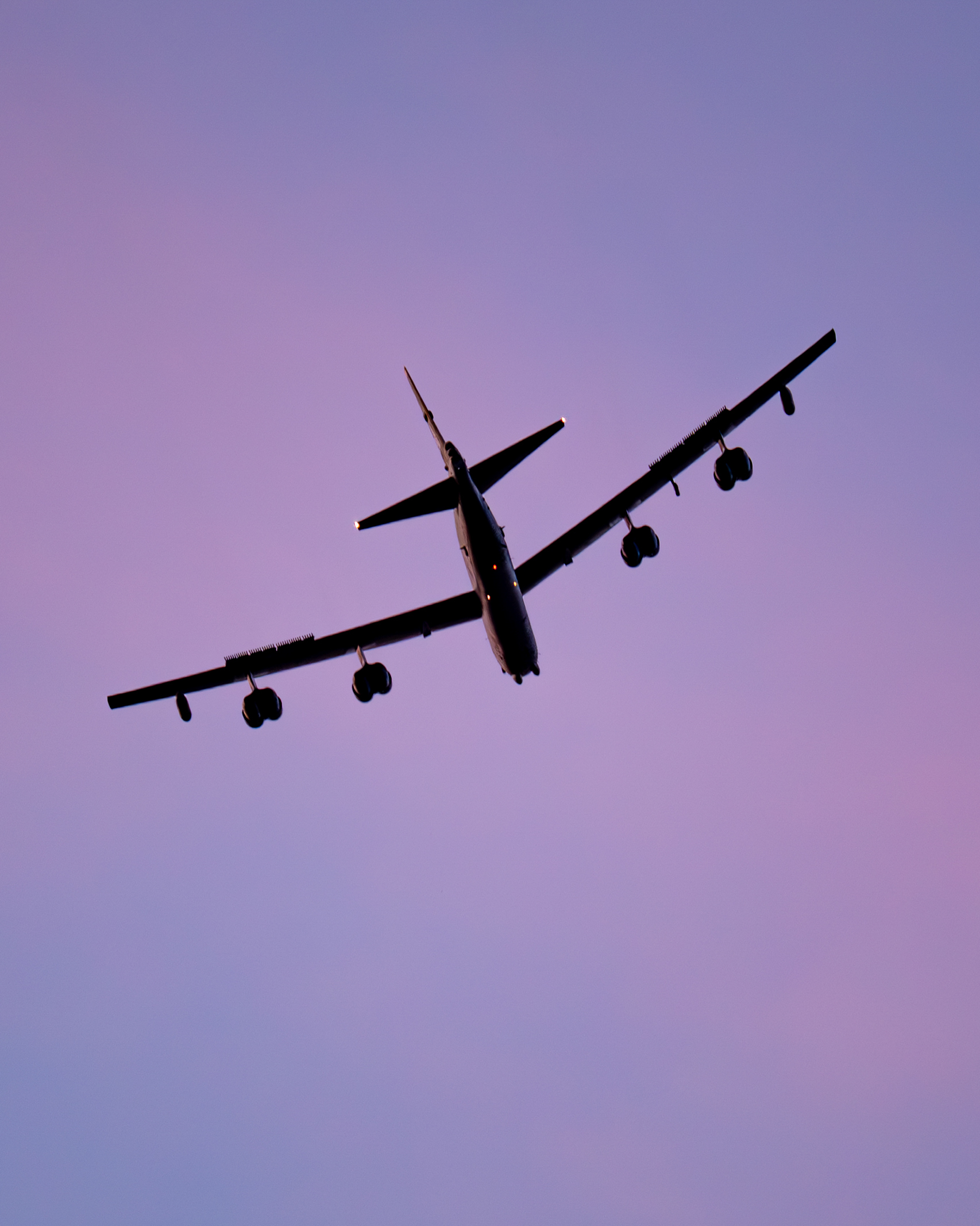 B-52H飞临西班牙莫隆空军基地加入北约BomberTaskForce 26-1