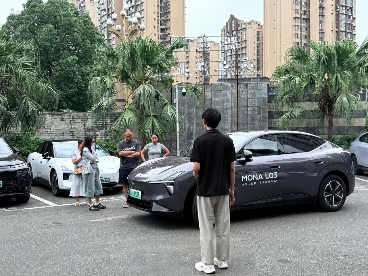 周末带一个朋友去看了看MONAL03，她预算只有15万，而且不能超，我先带她看L