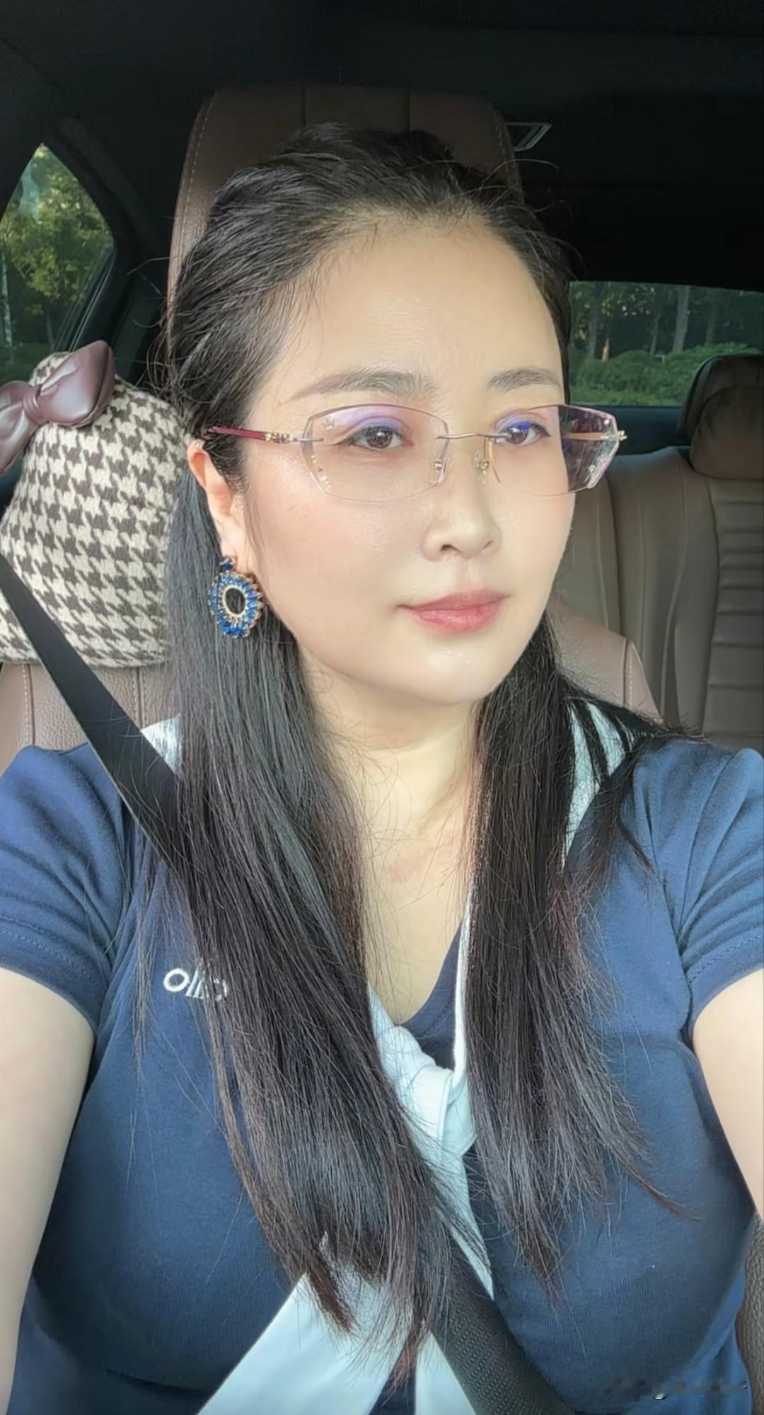 果然女人都是爱钱的，这是我的岳母。自从我写的剧本《会好的》版权和分成赚了一百多万