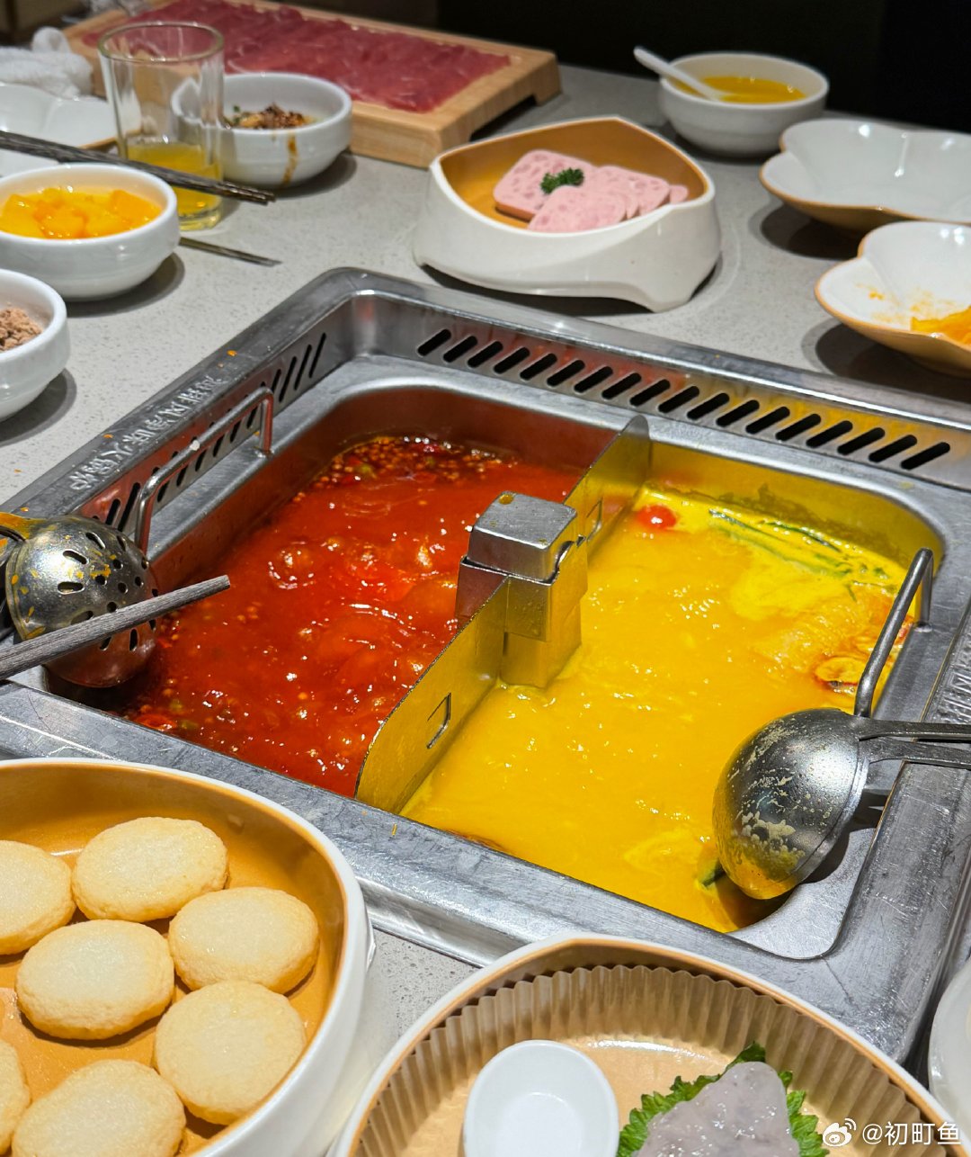 昨天吃了海底捞水果锅🤔味道像贵州红酸汤 