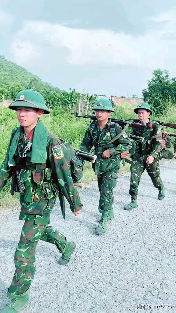 越南特种兵敢斗鲨鱼？
越南官方媒体曾曝光了一组越南精锐特种部队的高清训练照，这些