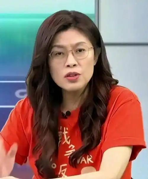 属实没想到，咱们围岛“演习”，国民党主席郑丽文的表态，比台当局更显焦虑。她直言“