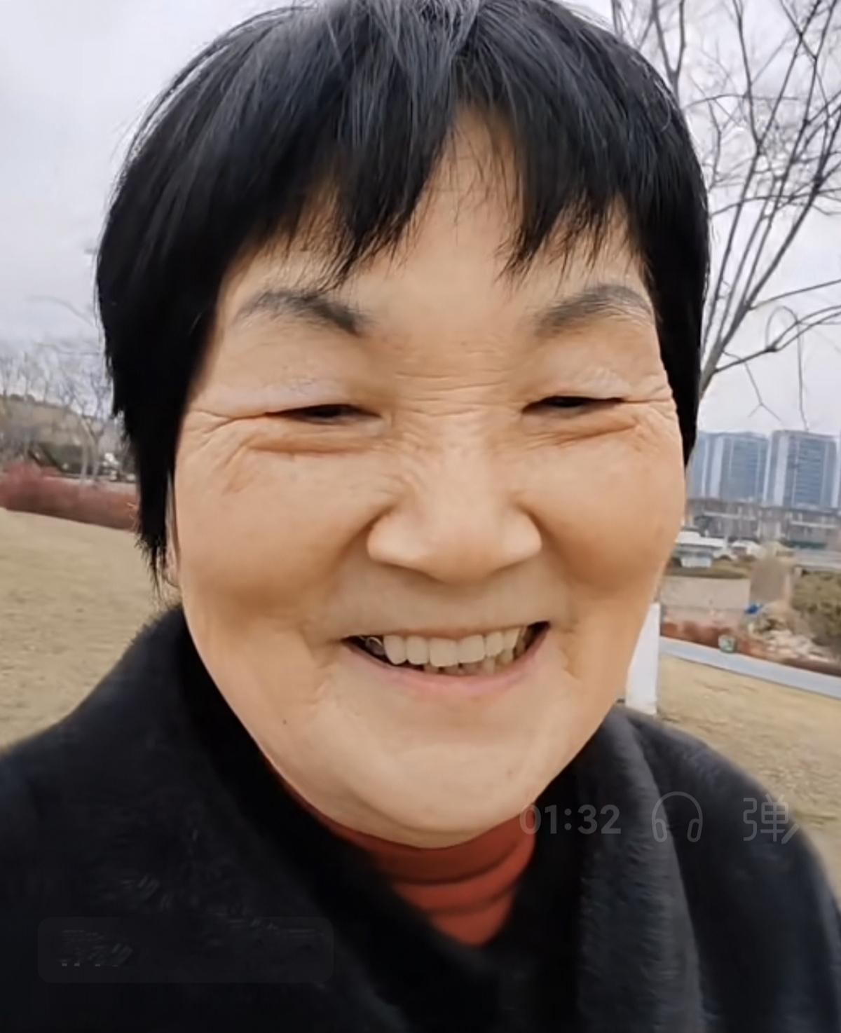 这位在金华的保洁阿姨，网名兰心，做自媒体才半年多，一个月的收益将近一万六七千，真