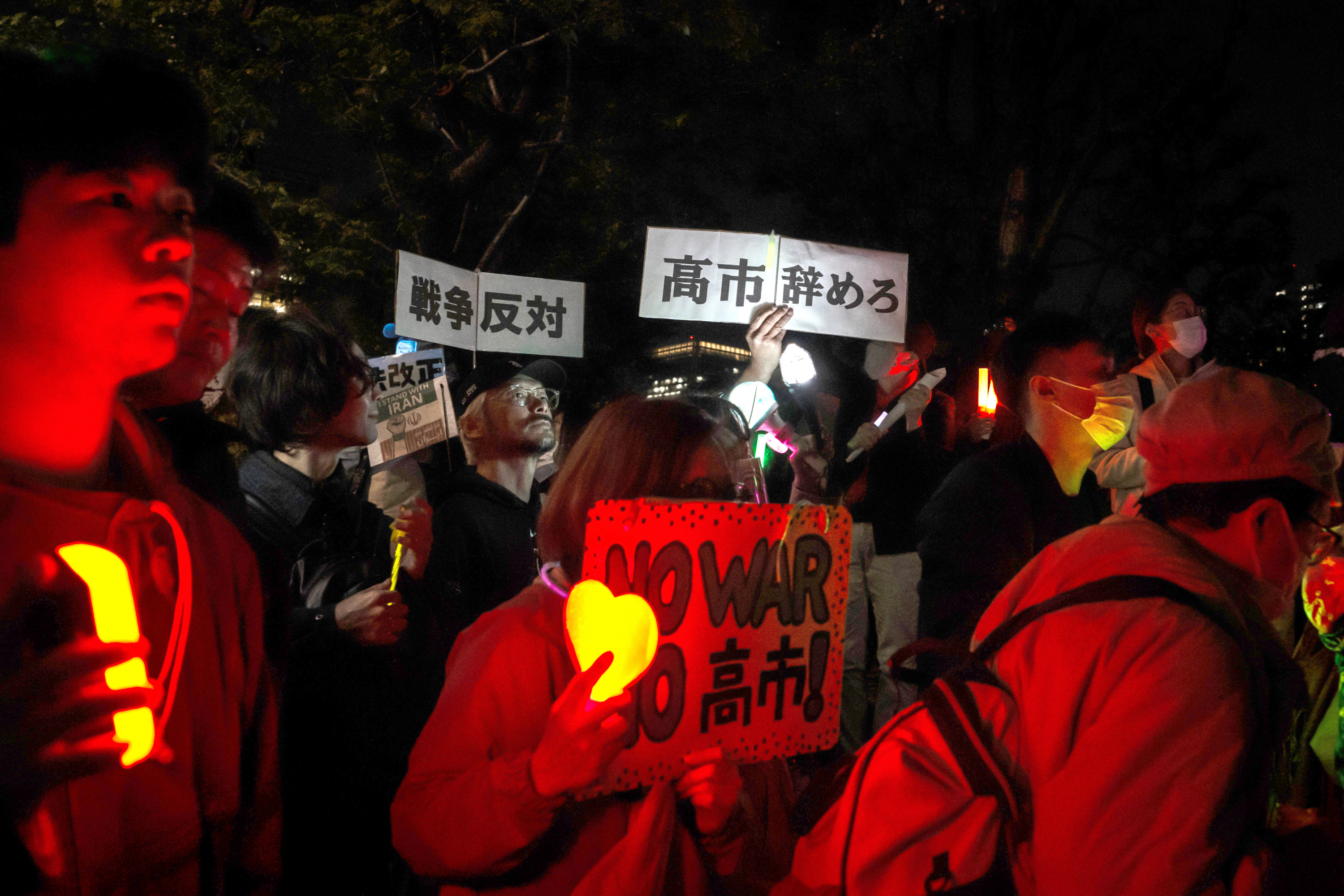 #日自卫队员在自民党大会唱国歌引争议#【日本自民党大会现役自卫队员演唱国歌引争议